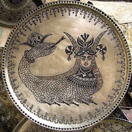 ظرف قلم زنی شده با نگاره شاه ماران هنر دست کردستان