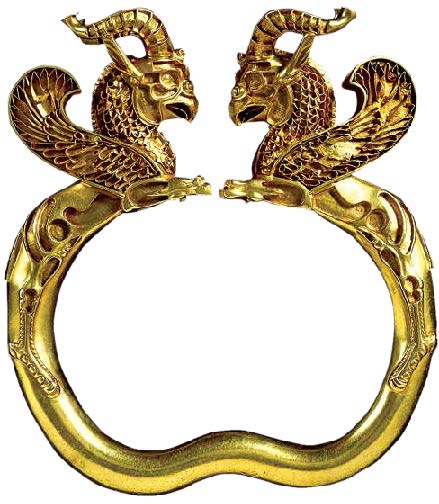 دستبندی طلا با نقش شیردال كه مشابه دستبندهایی است که به عنوان هدیه به تخت جمشید آورده میشده، متعلق به سده چهارم یا پنجم پیش از میلاد است