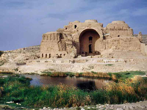 نمای دور کاخ فیروز آباد