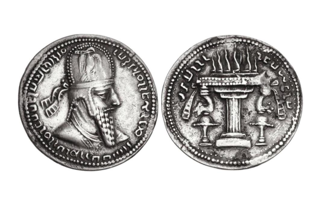 سکه اردشیر و نقش آتش دان پشت سکه