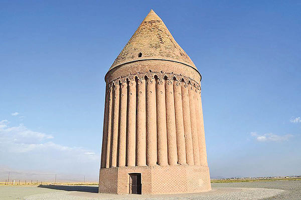 برج نجومی رادکان در خراسان منسوب به خواجه نصیرالدین طوسی