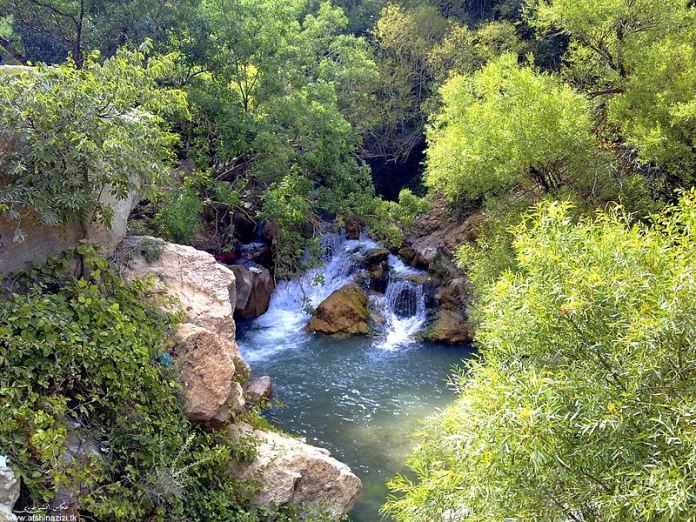رودخانه‌اي كه از جاري شدن آبشار مارگون در پاي آن جاري مي شود.