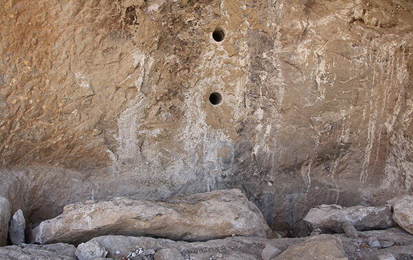 گوردخمه‌ی تخریب شده توسط قاچاقچیان آثار تاریخی