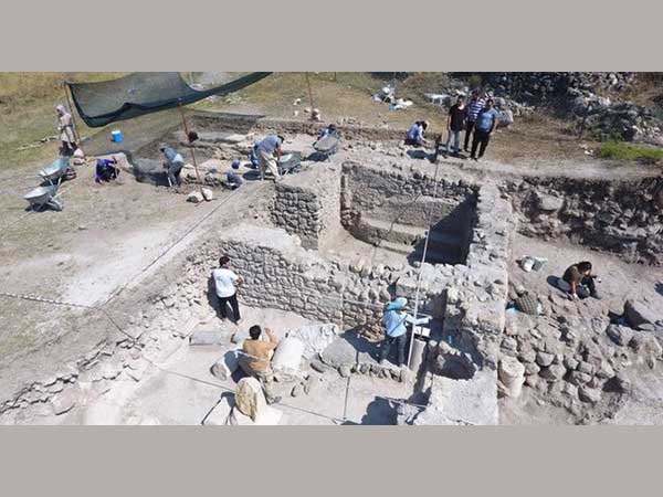 کشف مقبره سنگی 1900 ساله در ترکیه