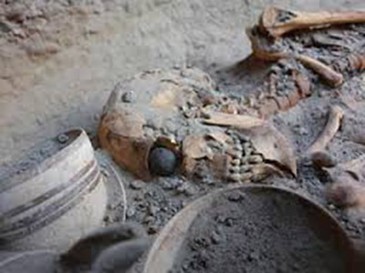 کشف اسکلت‌های سه هزار ساله یک مادر و فرزند در ماسال گیلان