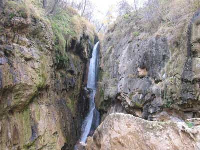 آبشارهای آذربایجان شرقی (هشت - آبشار چرنا یا گل آخور ورزقان)