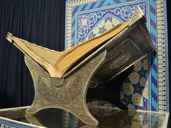 کشف قرآن نفیس 400 ساله از یک پراید در شاهرود