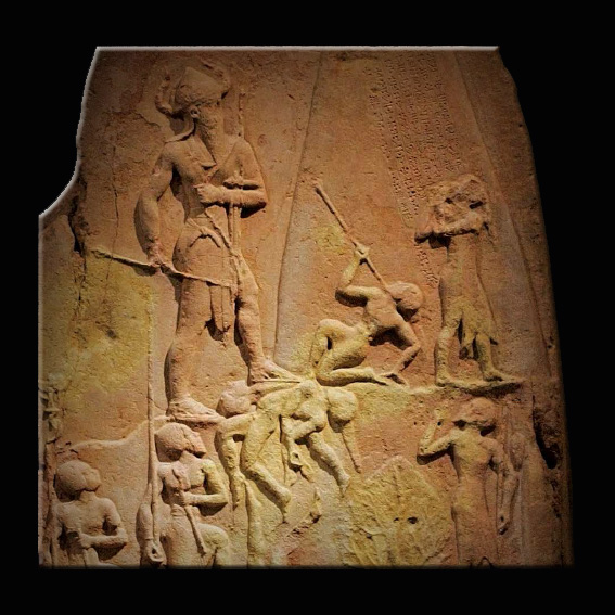 سنگی از فتح: شوتروک نخونته پادشاه عیلامی پس از پیروزی در میانرودان این نقش برجسته که نشان دهنده پیروزی نارام سین بر لولبیان است را به شوش می آورد.