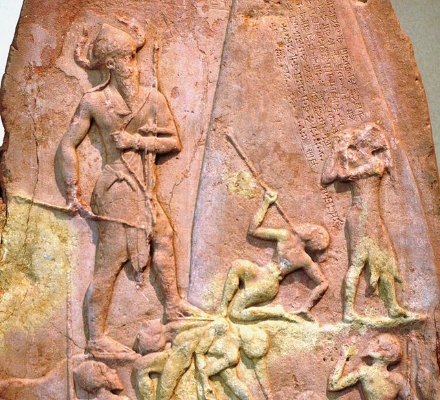 ستون سنگی یادبود نارام‌سین (Naram-Sin)، به مناسبت پیروزی او بر لولبیان (مزه لوور)