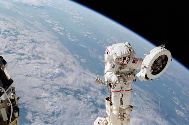 پیاده روی فضایی موفق فضانوردان ناسا