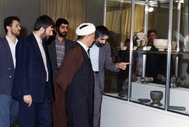 بازدید آیت اله رفسنجانی از موزه ملی _ سال 1369