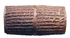 استوانه نبونيد پادشاه بابل، دخترش «انِیگَلدی ننََ» را به عنوان کاهنه در  معبد سين نشاند كه خشم كاهنان اعظم را برانگيخت.