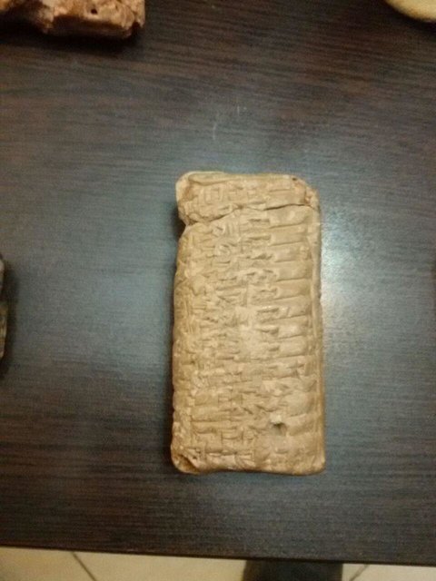 آثار تاریخی کشف‌شده از قاچاقچیان عتیقه در شهرستان ورامین 