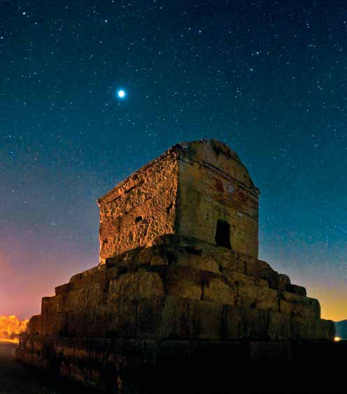 اين بنا در زمان خود كوروش ساخته شده، اما باستانشناسان هيچ اسكلتي درون آن پيدا نكردند