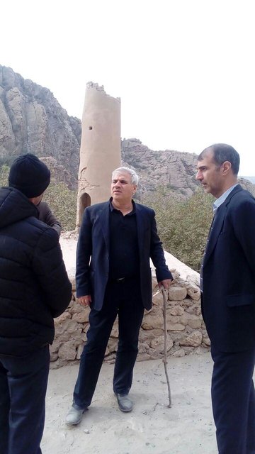 بررسی مقبره «عبدالله بن عمر» در دالاهو بعد از زلزله غرب کشور