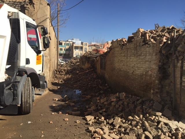 لودرهای شهرداری به جان بافت تاریخی همدان افتادند