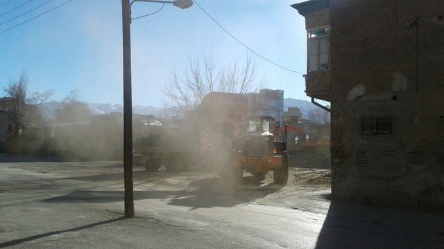 مردم در حال کوچ از مرکز محله‌های تاریخی کبابیان همدان هستند