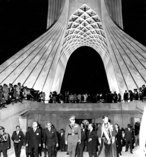 مراسم افتتاح برج شهیاد (آزادی) با حضور محمد رضا پهلوی و سران برخی کشورهای خارجی