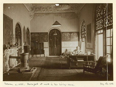 ارنست هرتسفلد در عمارت مسعودیه