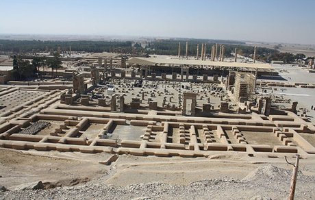 پایه‌گذاری تخت جمشید حدود 517 سال پیش از میلاد مسیح 