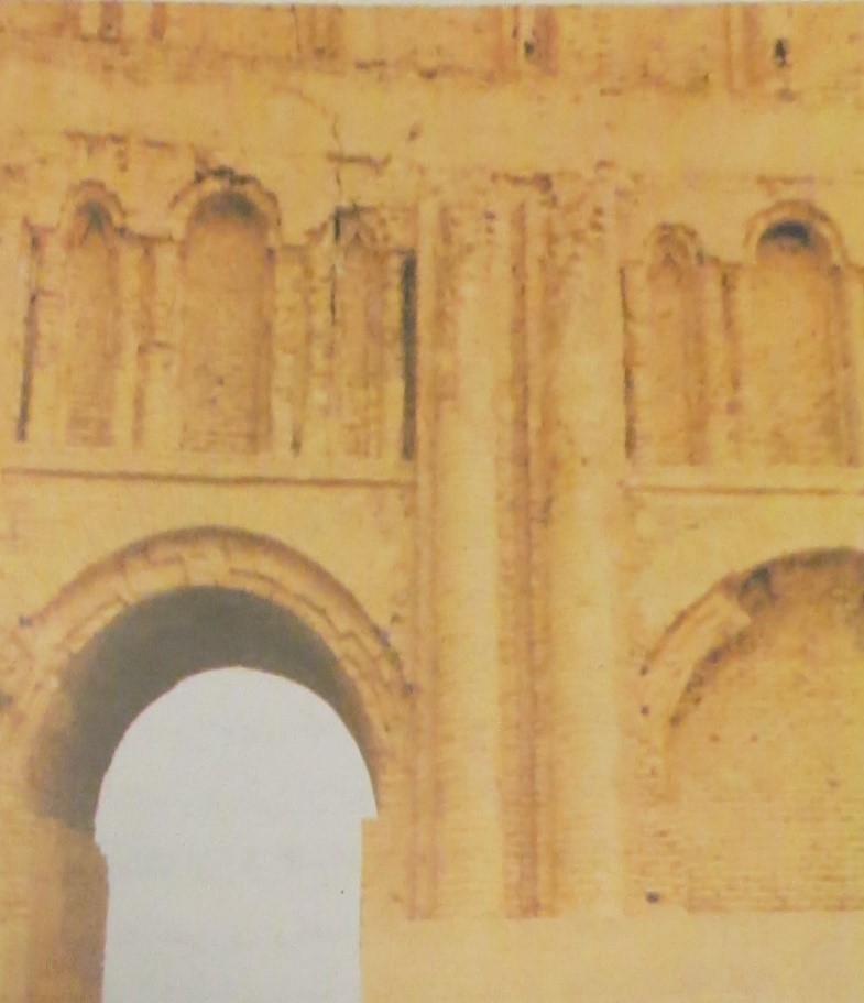 تصویر 13 – بخشی از تزئینات طاق کسری (هرمان،1387:144(