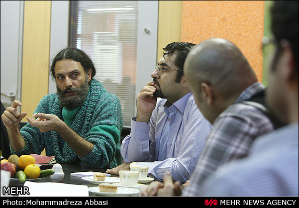 نشست بررسی کتاب گویا در مهر