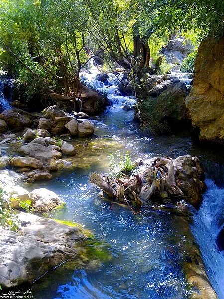 رودخانه اي در پاي آبشار مارگون