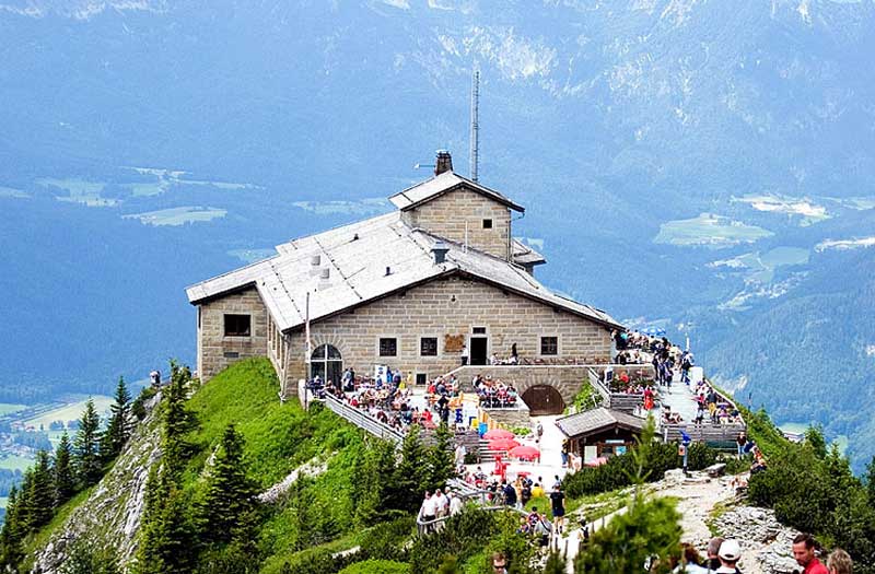 آشیانه عقاب  در ارتفاعات کوه کول‌اشتاین، اقامتگاه مورد علاقه هیتلر که 10 بار توانست در آنجا حضور یابد.