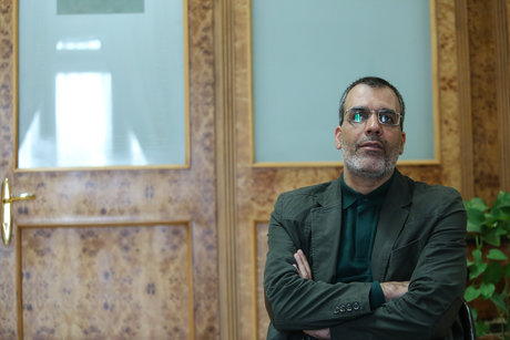 حسین جابری انصاری: روحانی با استعفای ظریف موافقت نخواهد کرد.