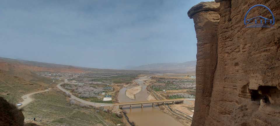 چشم انداز رودخانه قزل اوزن از قلعه بهستان