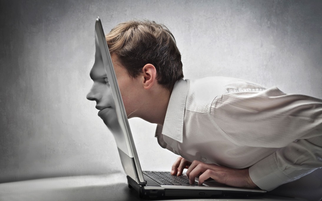 اعتیاد به اینترنت عامل بیماری در انسان!