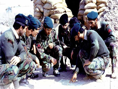 جمعی از تکاوران نیروی دریایی ارتش در خرمشهر                                                                                                                                                                                                                                                                 