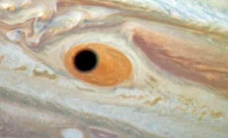 چشم مشتری به هابل خیره ماند.