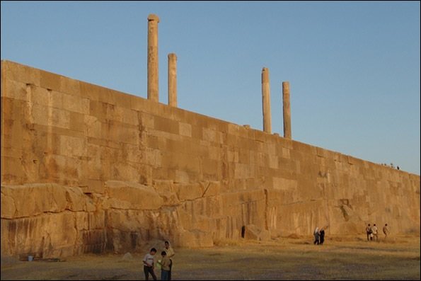 از بناهای هخامنشی تا مسکن مهر/ داستان یک فروپاشی