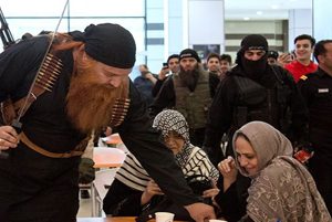 داعشی های مسخره به کوروش حمله کرده و مردم بگناه را برای فروش فیلم مسخره تر وحشت زده کردند. 