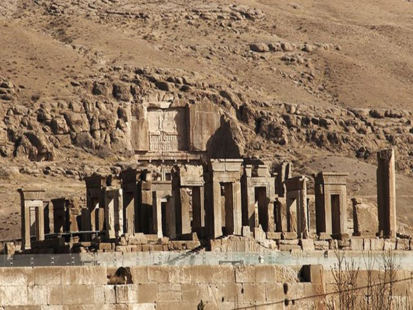 تفاوت‌های بنا در تخت جمشید و بابِل