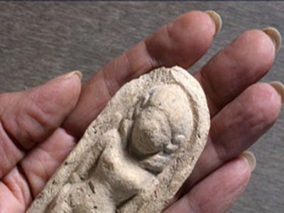 کودک هفت ساله مجسمه ای به قدمت سه هزار و 400 سال را پیدا کرد.