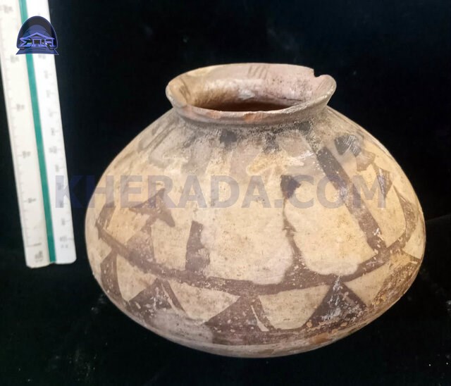 کشف ۱۲ قطعه شی تاریخی در شهرستان جیرفت