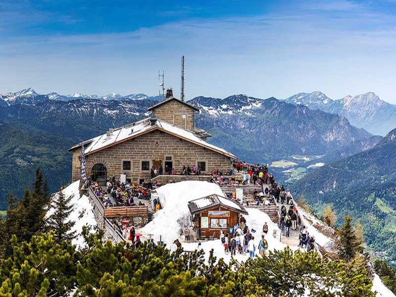 گردشگری در آشیانه عقاب