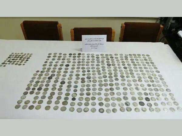 کشف ۸ قطعه سکه ساسانی در شهرستان بم