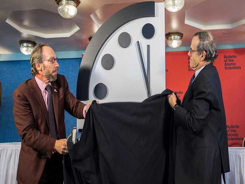 ساعت آخرالزمان تکان خورد