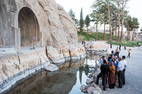 با فرارسیدن پاییز حیات در رگ‌های تاق‌بستان به جریان افتاد.