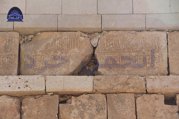 استفاده از سنگ‌گورهای منطقه برای بازسازی بنای ساسانی