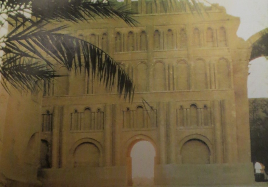 تصویر 3 – چشم انداز عمومی طاق کسری. ( هرمان،1387: 144)