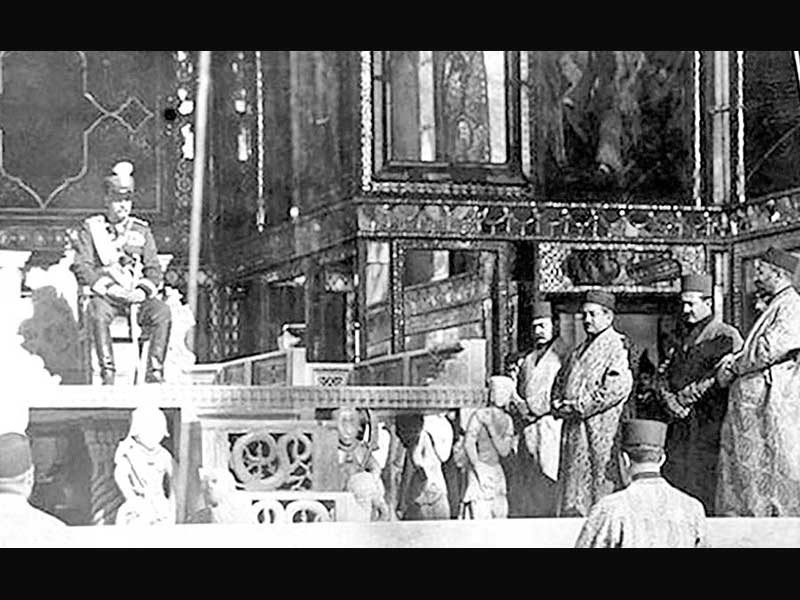 تاج‌گذاری قزاق پیر