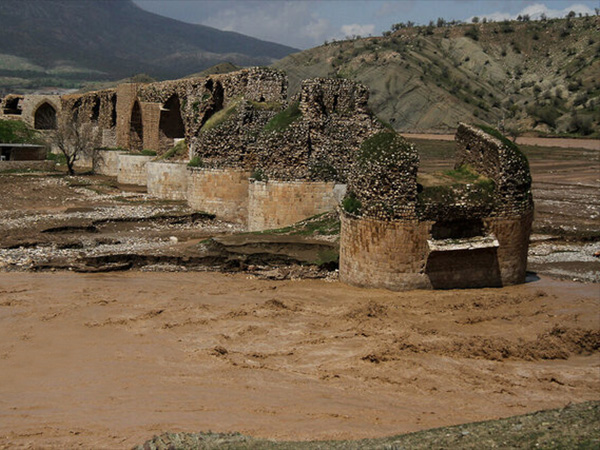 وقتی تاریخ بی‌اعتبار می‌شود