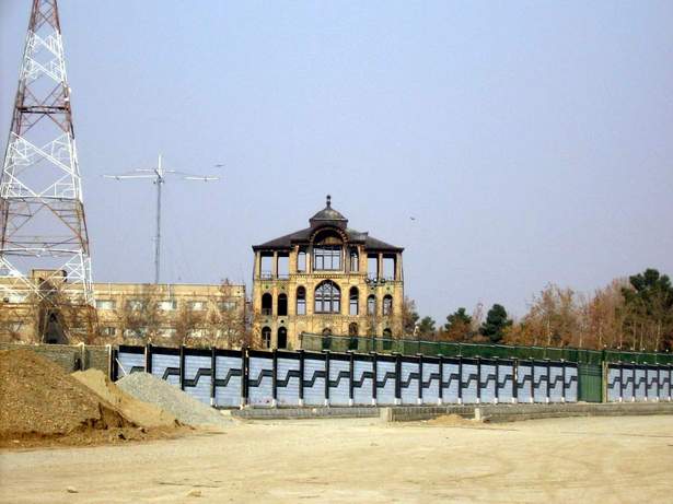 عمارت کلاه فرنگی عشرت آباد 