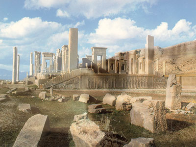 چاه‌های اب در حال بلعیدن مهمترین اثر تاریخی ایران!