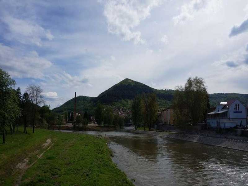 اهرام مصر بسان آسباب بازی در مقابل اهرام بوسنی