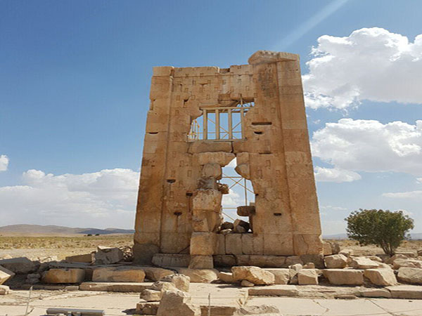 همکاری ایران و ایتالیا برای حفاظت از سازه‌های سنگی پاسارگاد